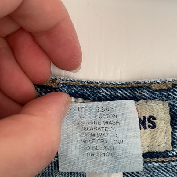 GUESS Y2K Vintage 1.5” Inseam Frayed Jean Shorts Size 30 - Picture 12 of 16